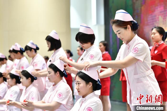 探访新生儿重症监护室:“临时妈妈”用爱履责-第2张图片-便民百事通网 探访新生儿重症监护室:“临时妈妈”用爱履责-第2张图片-便民百事通网